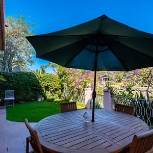 https://villa-3-bedrooms-on-venice-beach-canal.topanaheimhotels.com